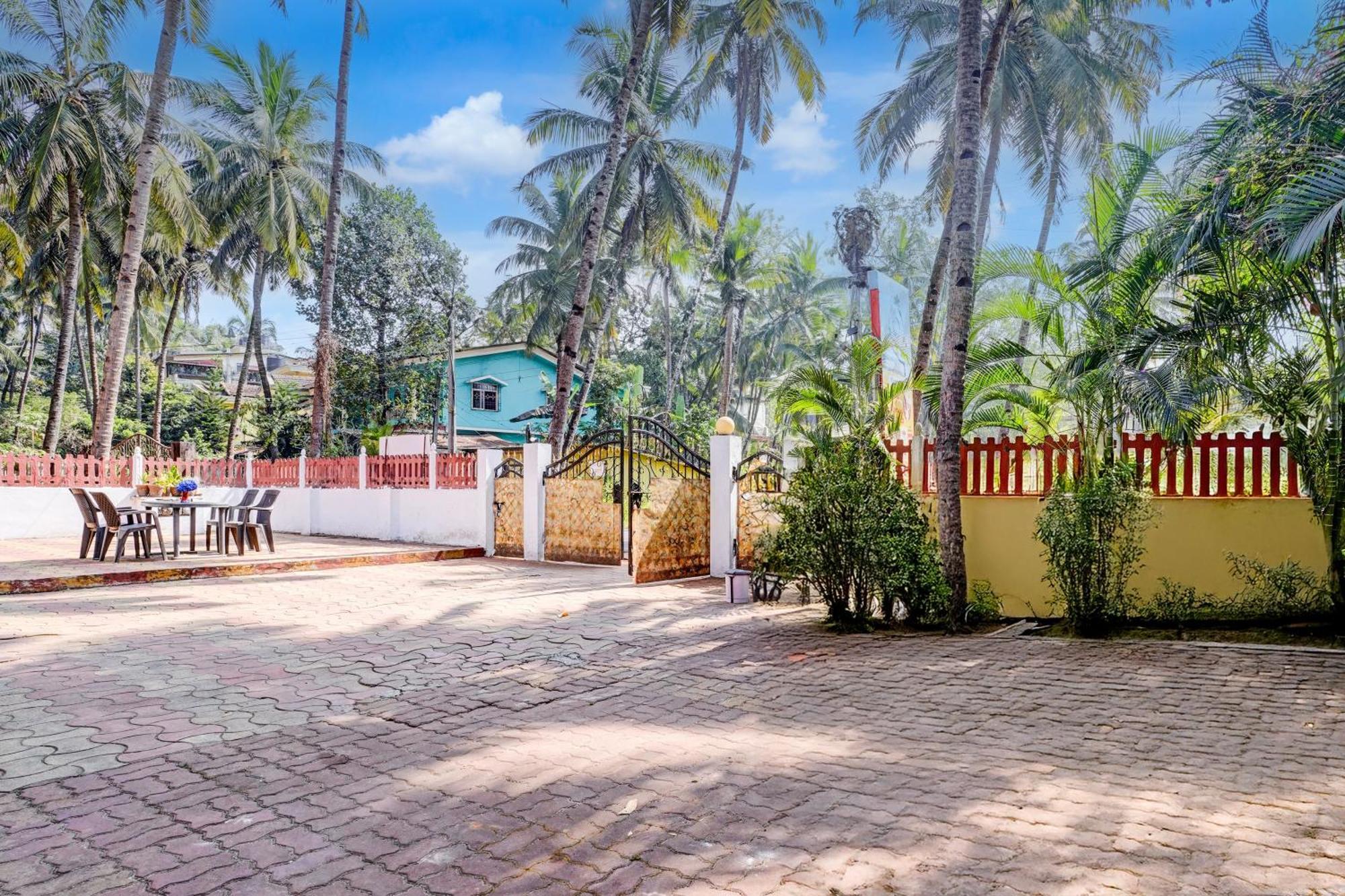 Oyo Flagship Triple Beach Guest House Benaulim Exterior photo