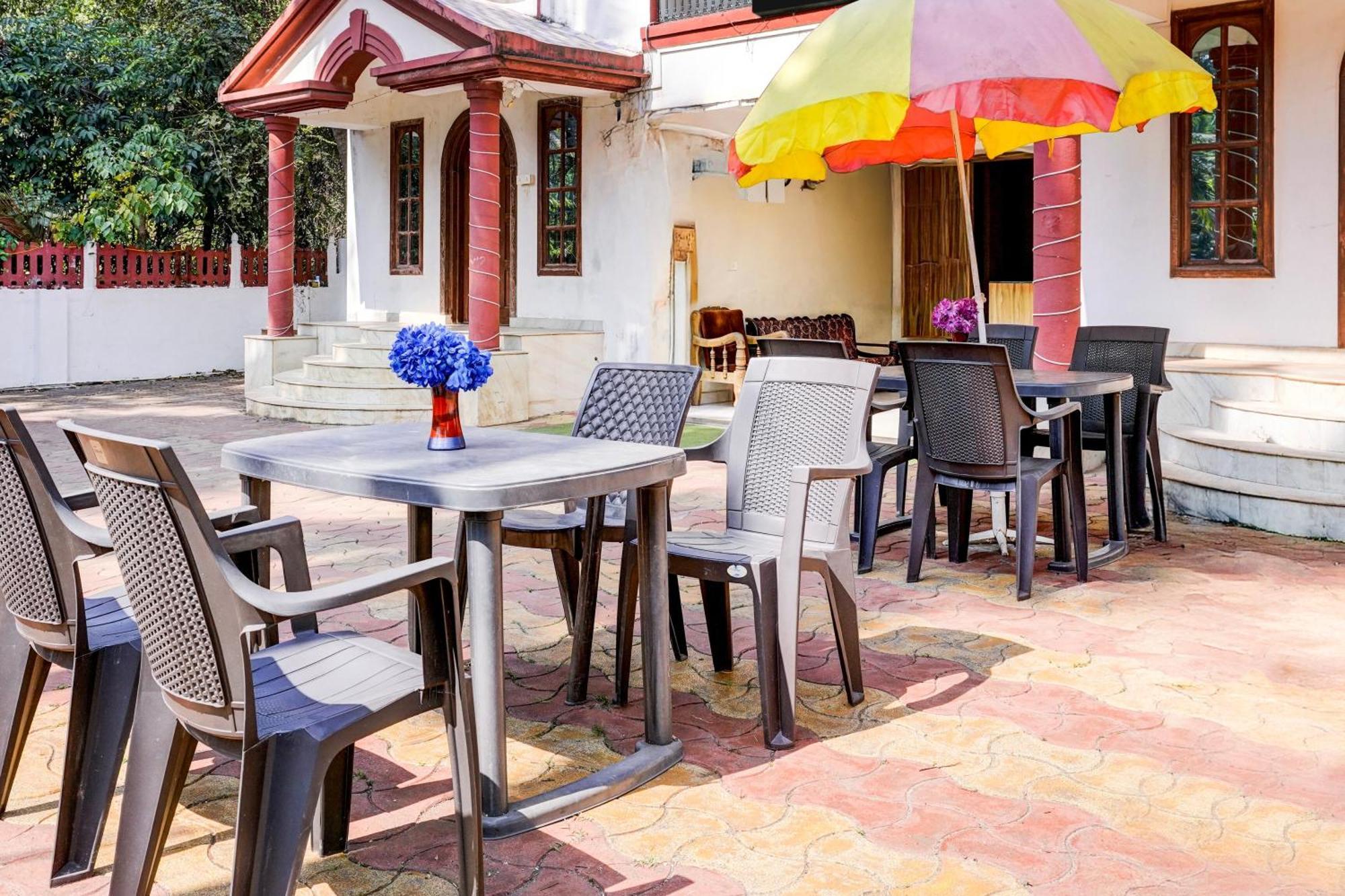 Oyo Flagship Triple Beach Guest House Benaulim Exterior photo