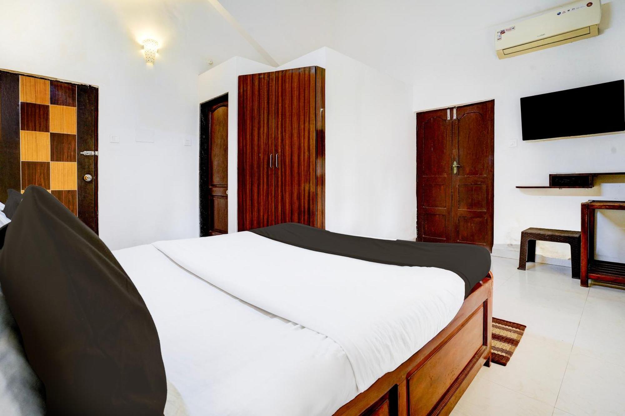 Oyo Flagship Triple Beach Guest House Benaulim Exterior photo